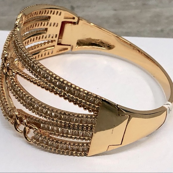 Intricate Bangle - Picture 3 of 6